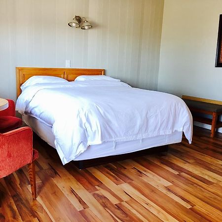 Laurie'S Inn Chéticamp エクステリア 写真