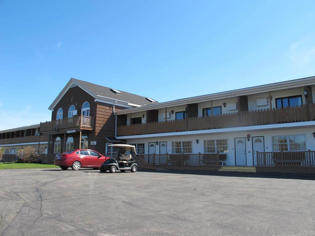 Laurie'S Inn Chéticamp エクステリア 写真