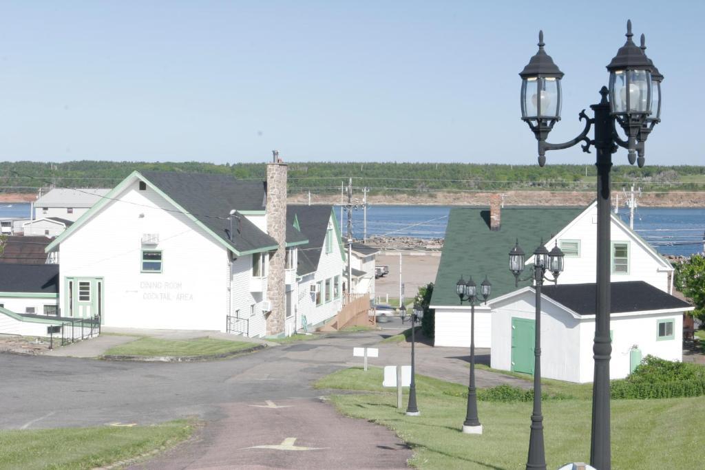 Laurie'S Inn Chéticamp エクステリア 写真