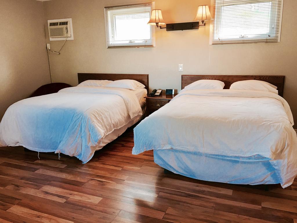 Laurie'S Inn Chéticamp エクステリア 写真