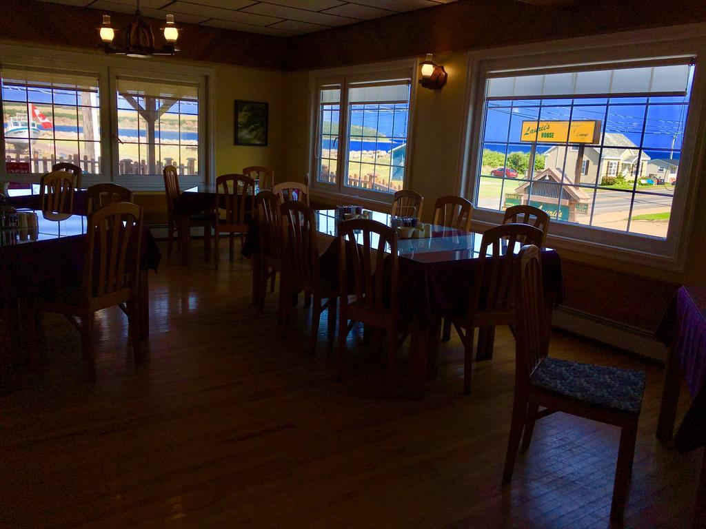Laurie'S Inn Chéticamp エクステリア 写真