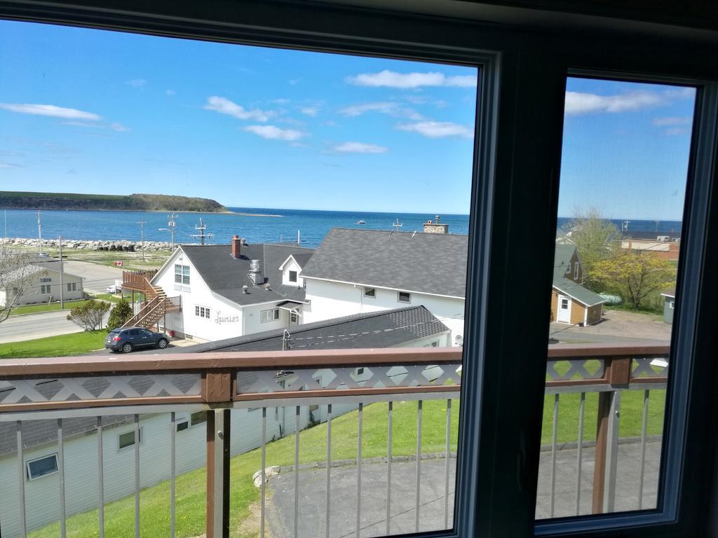 Laurie'S Inn Chéticamp エクステリア 写真