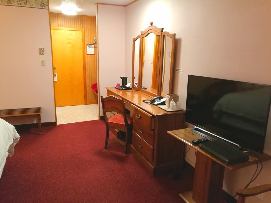 Laurie'S Inn Chéticamp エクステリア 写真