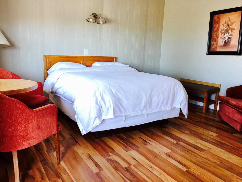 Laurie'S Inn Chéticamp エクステリア 写真