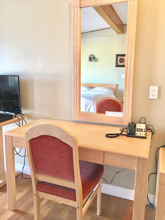 Laurie'S Inn Chéticamp エクステリア 写真