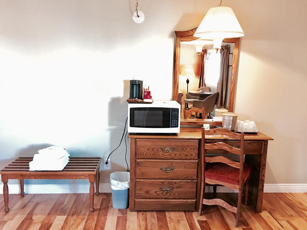 Laurie'S Inn Chéticamp エクステリア 写真