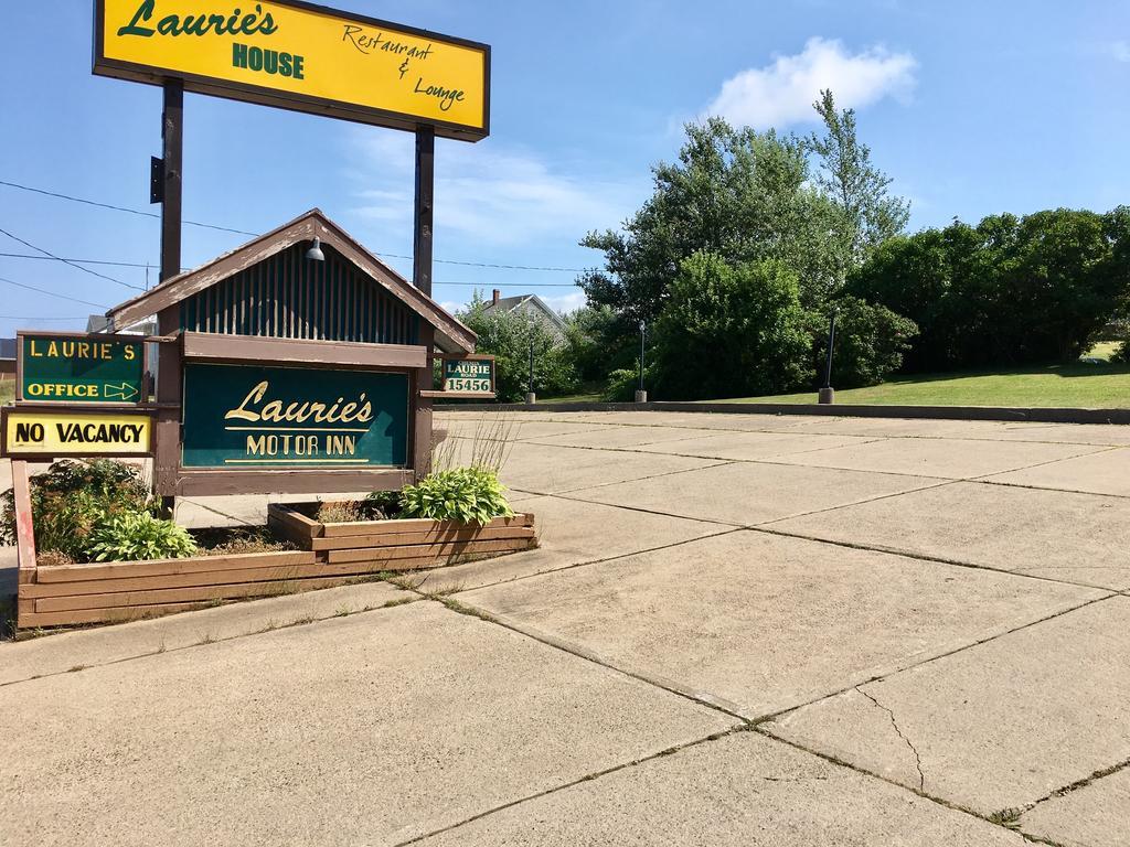 Laurie'S Inn Chéticamp エクステリア 写真