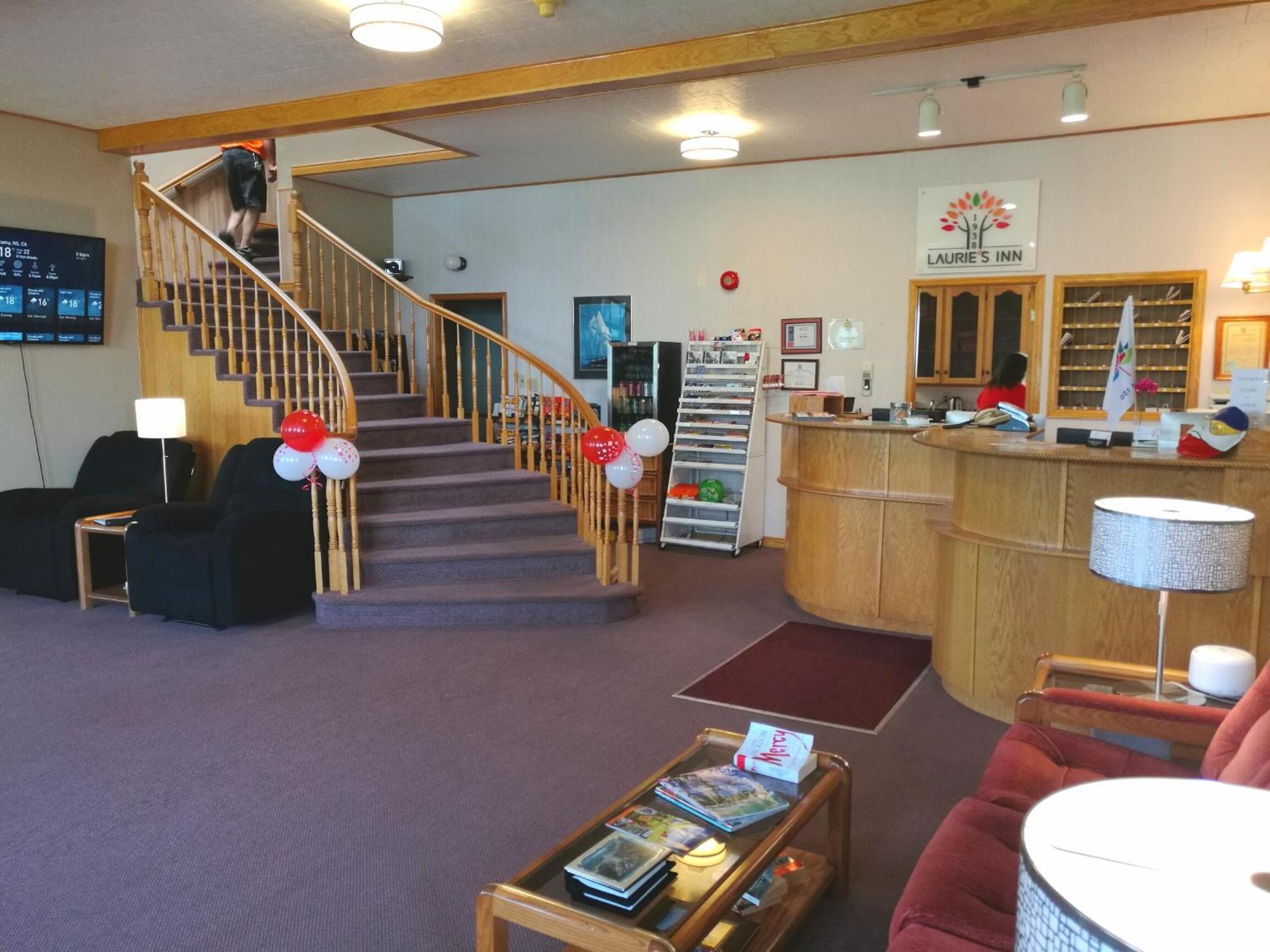 Laurie'S Inn Chéticamp エクステリア 写真